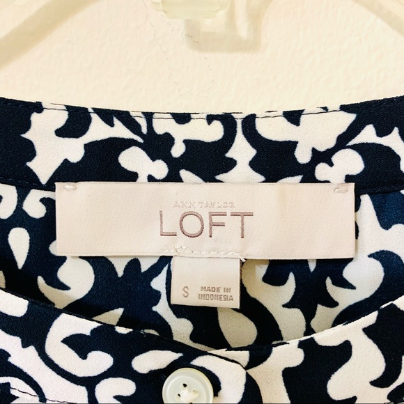 Ann Taylor Loft Navy Floral Boho Blouse/Top - Size Small - Picture 5 of 9